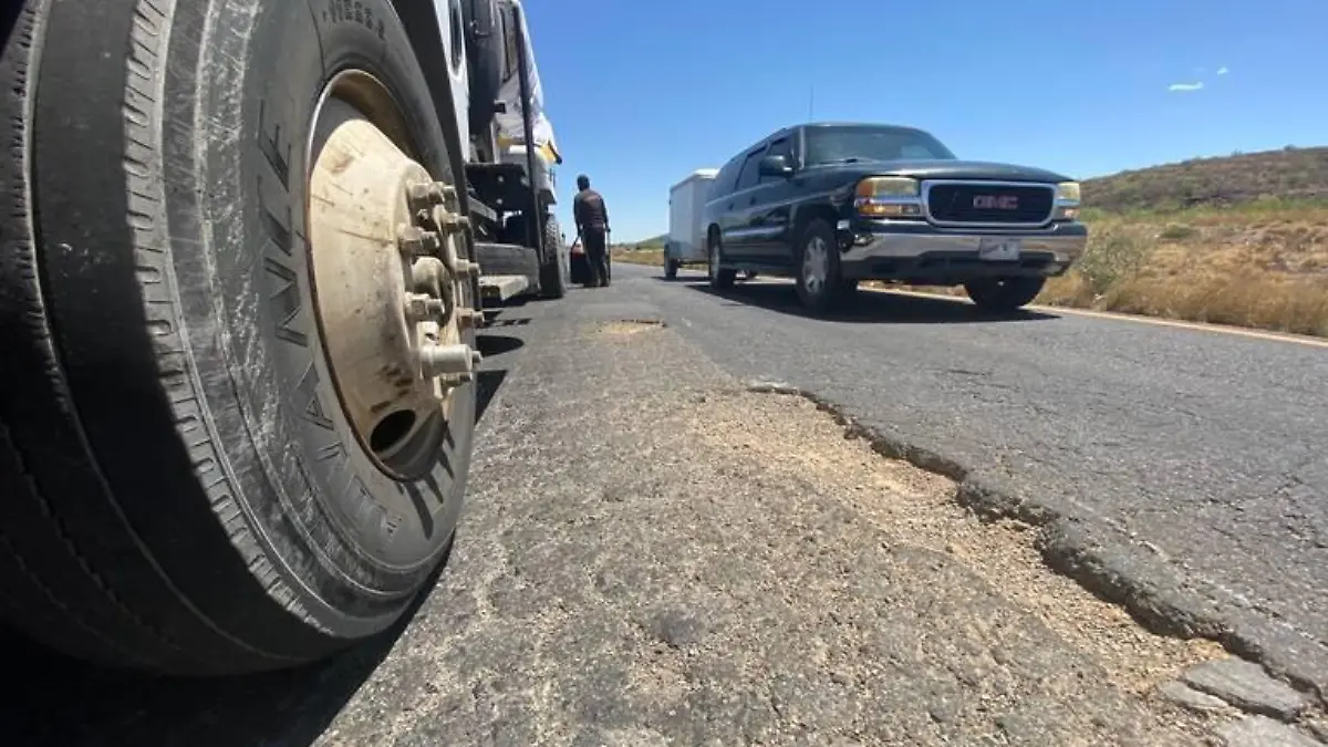 Baches en la Carrtera a Juarez.. (2)